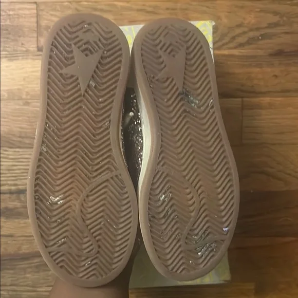 Golden Goose White and Pink Sneakers with Distressed Look - Picture 2 of 4